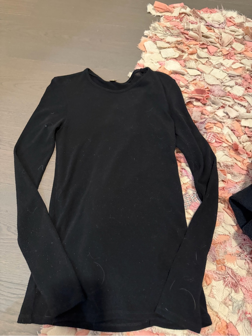 Women's Black Long-Sleeve Crewneck Top